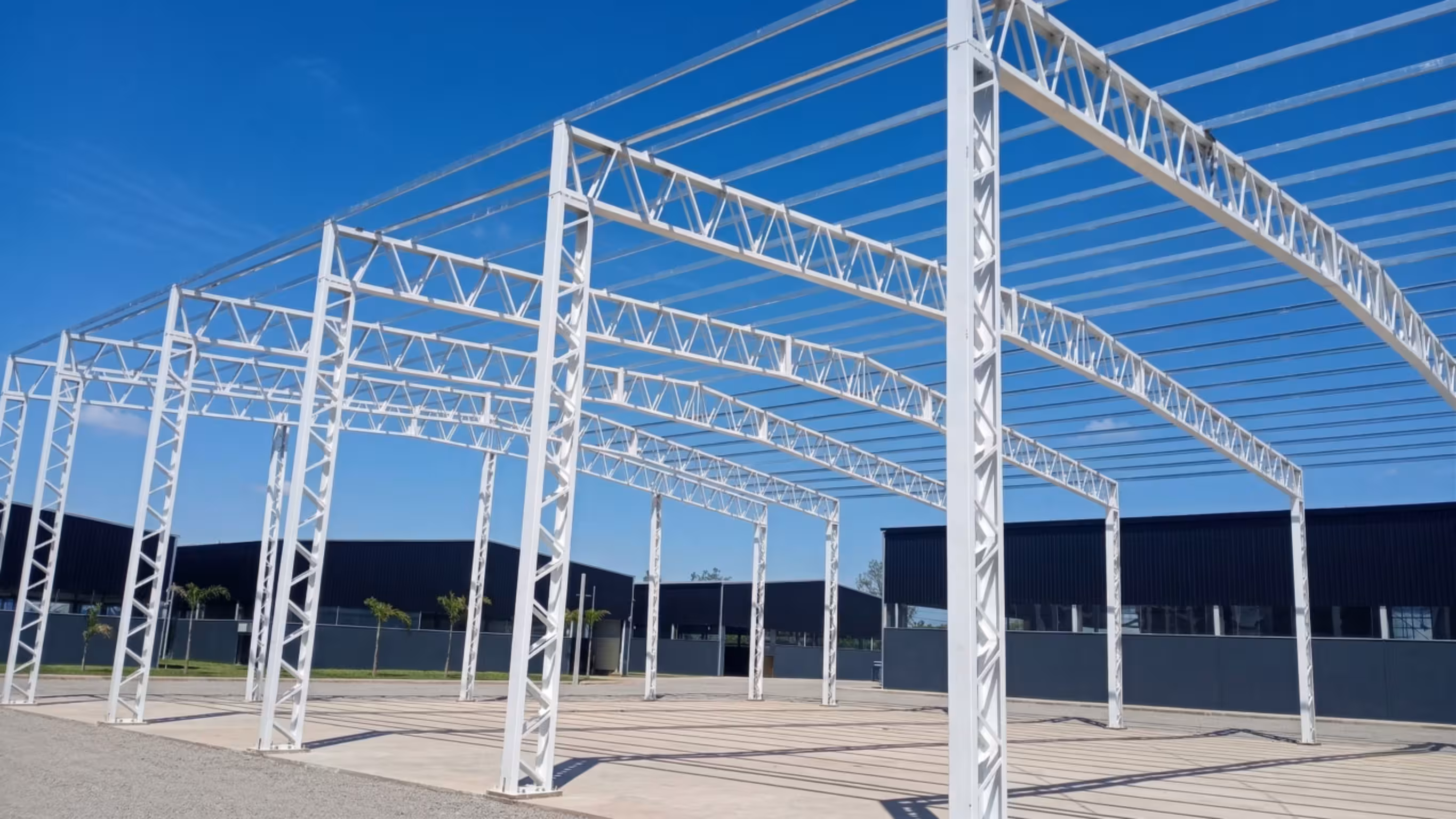 Proyecto integral con estructura reticulada en Polo Industrial Moreno